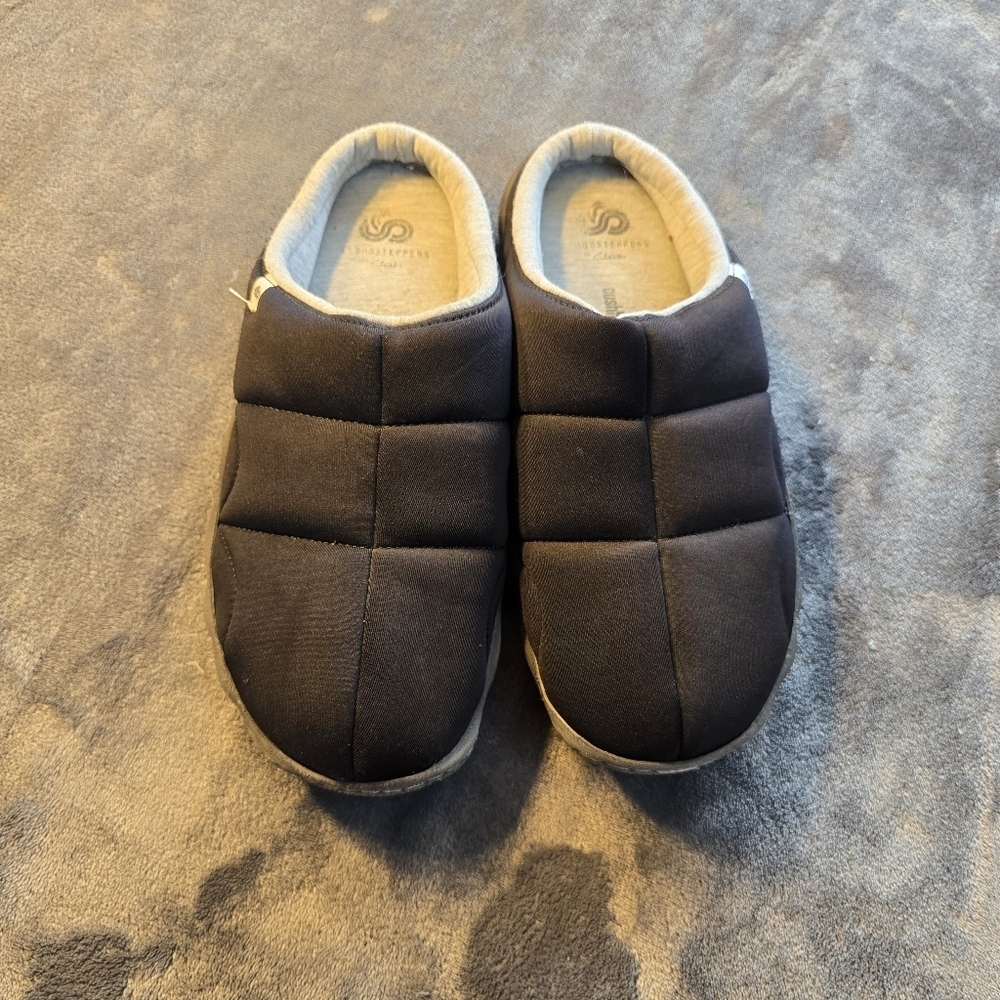 Clarks Cloudstepper Black Puffer Slippers Size 9